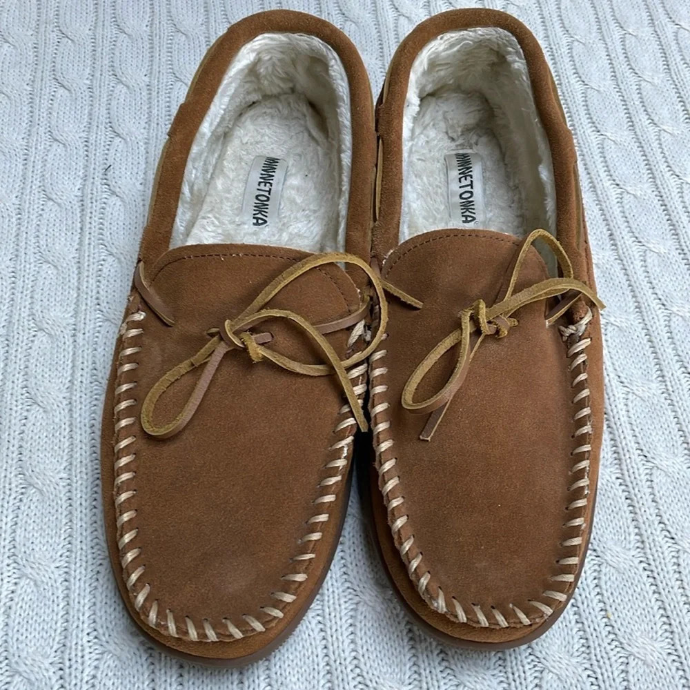Minnetonka Men’s sz 15 slippers. Suede, rubber sole, Fur lined. good condition